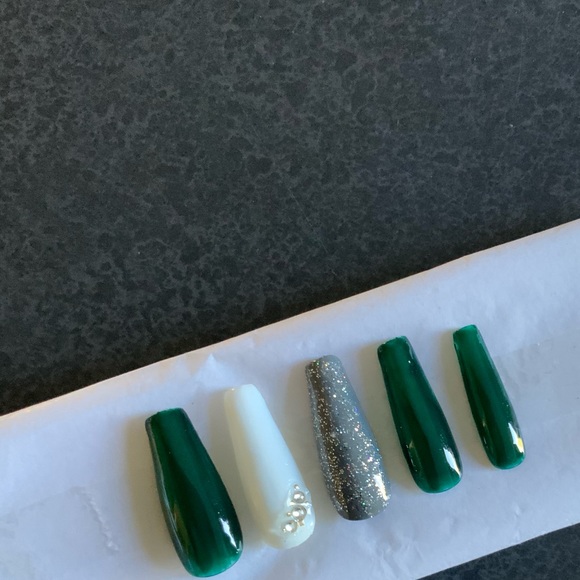 Custom Designed Press-on Nails - Picture 1 of 1